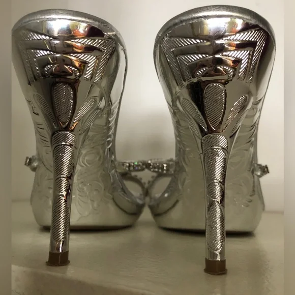 STUNNING SILVER STILETTOS - Picture 4 of 9